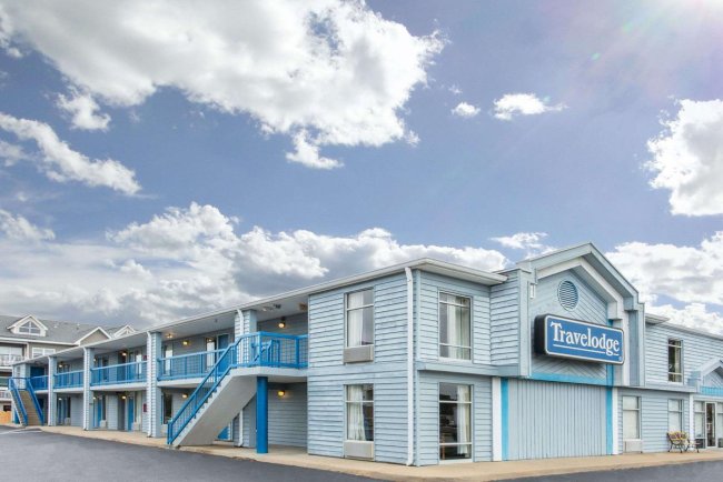 Travelodge by Wyndham Virginia Beach: Your Perfect Beachfront Escape