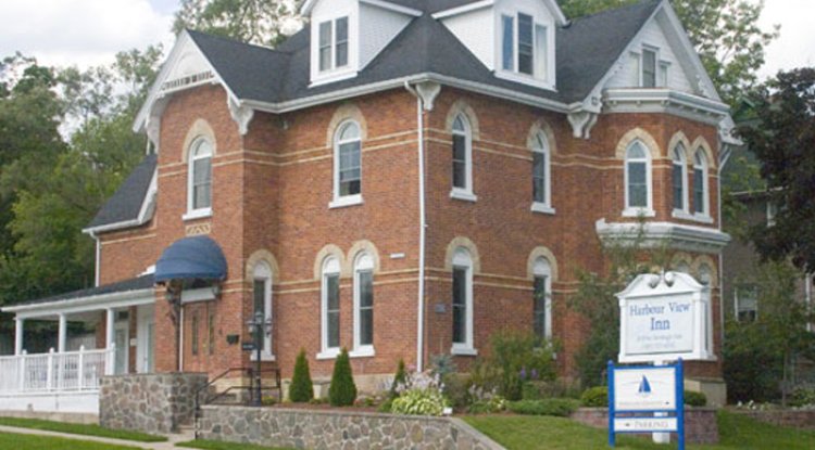 Harbour View Inn Barrie | Lakefront Stay with Top Amenities in Ontario