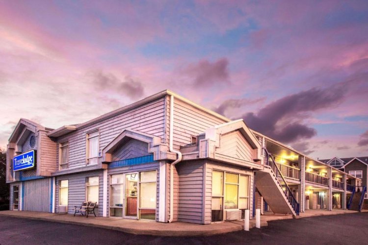 Travelodge by Wyndham Virginia Beach: Your Perfect Beachfront Escape